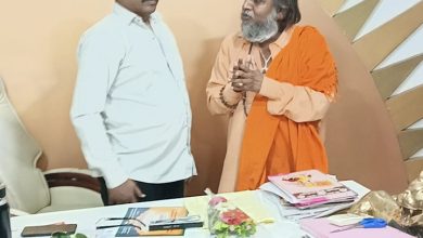 કોળી સમાજના ધર્મગુરુ જગુબાપુ દ્વારા વિર માંધાતા સંગઠનના અધ્યક્ષ રાજુભાઈ સોલંકી સાથે શુભેચ્છા મુલાકાત કરવામાં આવી.