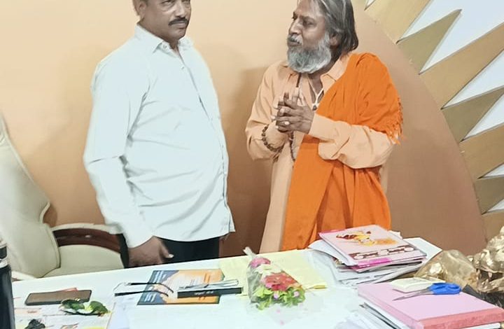 કોળી સમાજના ધર્મગુરુ જગુબાપુ દ્વારા વિર માંધાતા સંગઠનના અધ્યક્ષ રાજુભાઈ સોલંકી સાથે શુભેચ્છા મુલાકાત કરવામાં આવી. કોળી સમાજના ધર્મગુરુ જગુબાપુ દ્વારા વિર માંધાતા સંગઠનના અધ્યક્ષ રાજુભાઈ સોલંકી સાથે શુભેચ્છા મુલાકાત કરવામાં આવી.