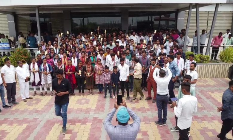 બાયડની કેસર હોટલ ખાતે બીકેટીએસ દ્વારા ક્ષત્રિય સમાજના તેજસ્વી તારલાઓનું સન્માન યોજાયું.* બાયડની કેસર હોટલ ખાતે બીકેટીએસ દ્વારા ક્ષત્રિય સમાજના તેજસ્વી તારલાઓનું સન્માન યોજાયું.*