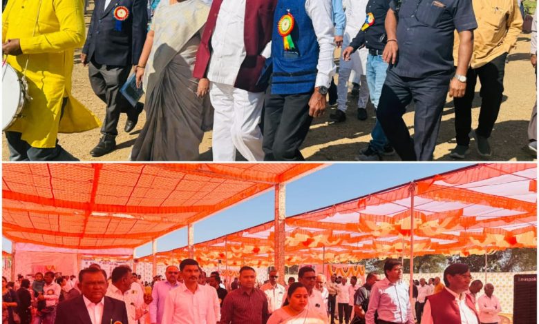 *સામાજિક એકતા અને સંવેદનાનું પ્રતીક એટલે સમૂહ લગ્ન સમારોહ..!!* *સામાજિક એકતા અને સંવેદનાનું પ્રતીક એટલે સમૂહ લગ્ન સમારોહ..!!*