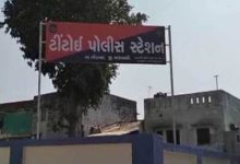 Modasa: લગ્નમાં ગરબા વખતે હાથ અડી જવાની અદાવતમાં કારના કાચ તોડી નાખ્યા