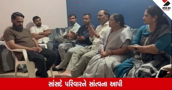 Ahmedabad plane crash: સાબરકાંઠાના સાંસદ શોભનાબેન બારૈયા મૃતકોના પરિવારને મળ્યા Ahmedabad plane crash: સાબરકાંઠાના સાંસદ શોભનાબેન બારૈયા મૃતકોના પરિવારને મળ્યા